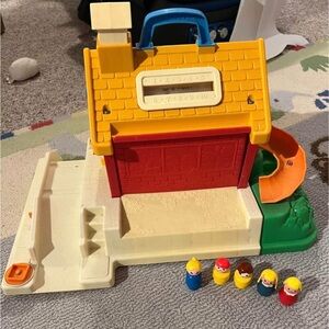 Little People 1988 School House #2550